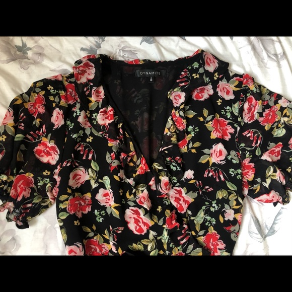 Ruffle V-neck dress - Picture 3 of 3